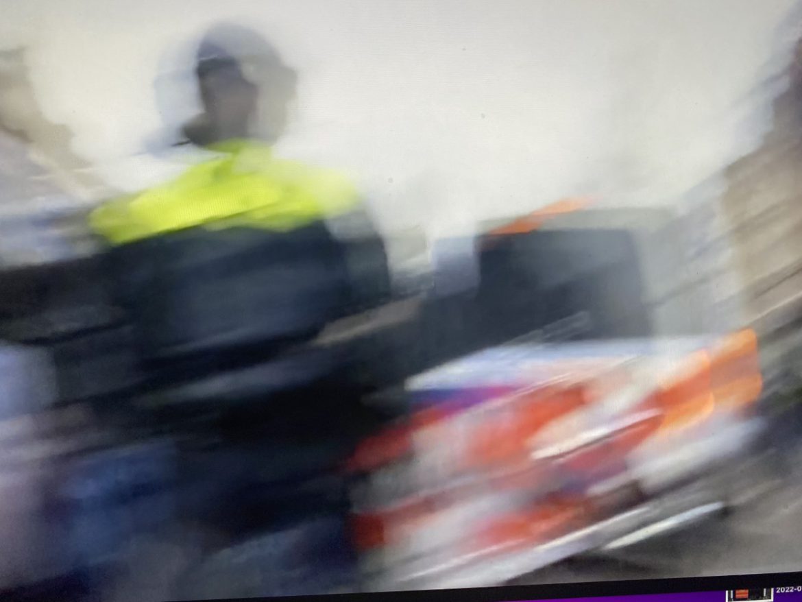 Motorrijder zwaargewond bij botsing met auto in Laren