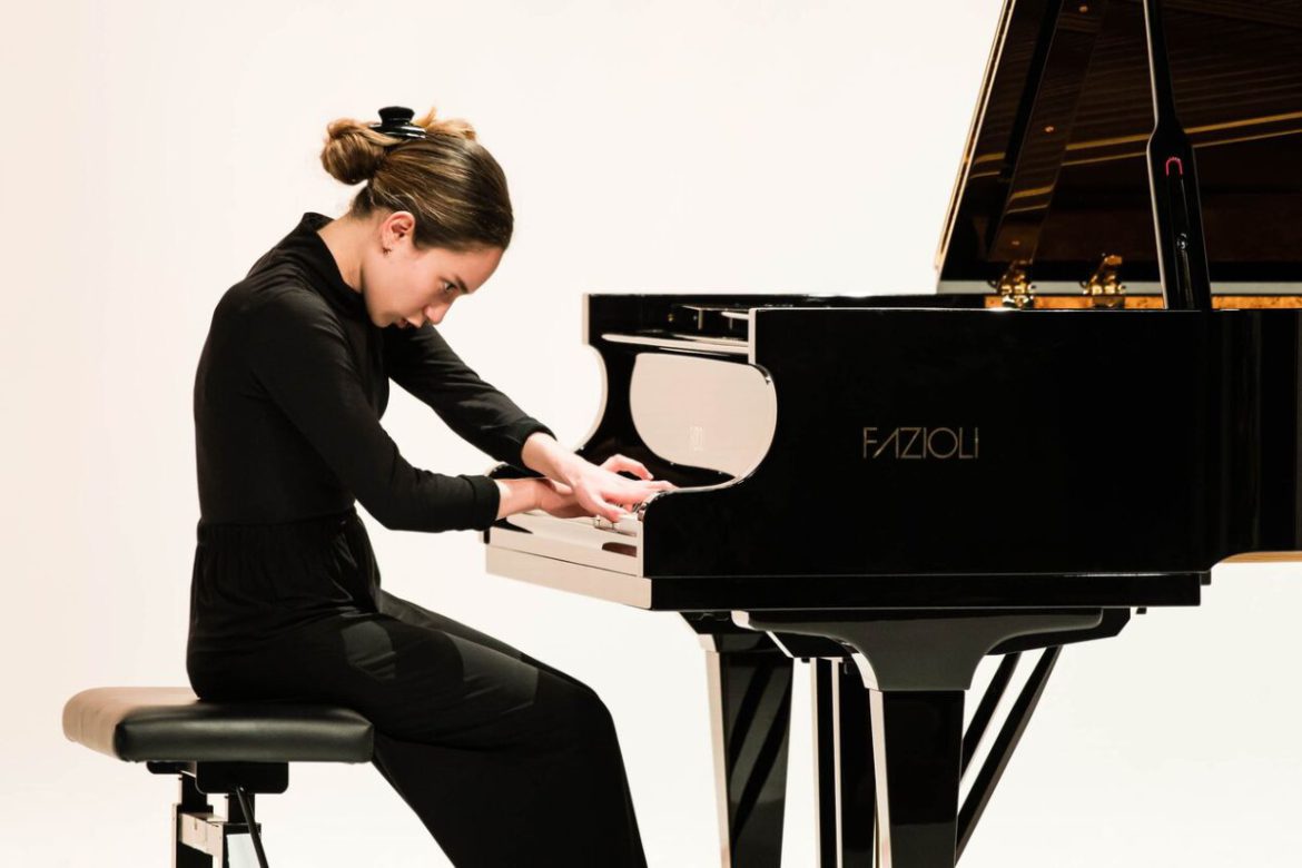 Carmen Sanchez Labrador, piano