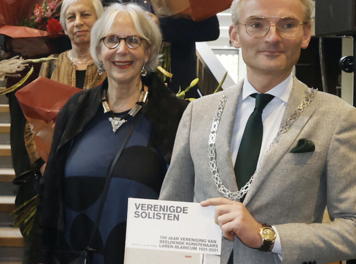 (audio)Mieke Pontier over nieuw boek   100-jarige kunstenaars vereniging Laren-Blaricum