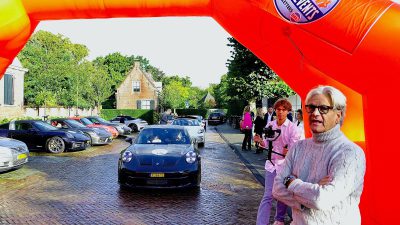 Voor tien miljoen euro aan Porsches rijden eerste Voorma&Walch rally