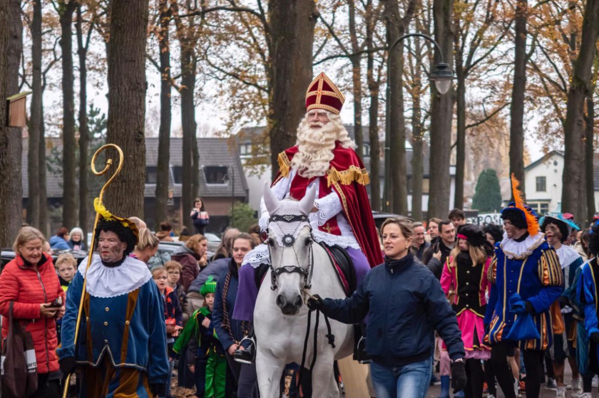 Sinterklaas komt vandaag naar Laren!