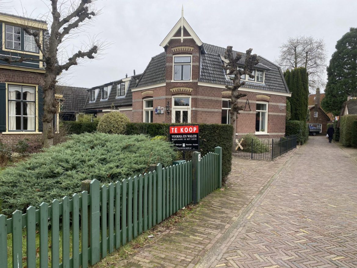 Bol an 251:  Het ouderlijk huis