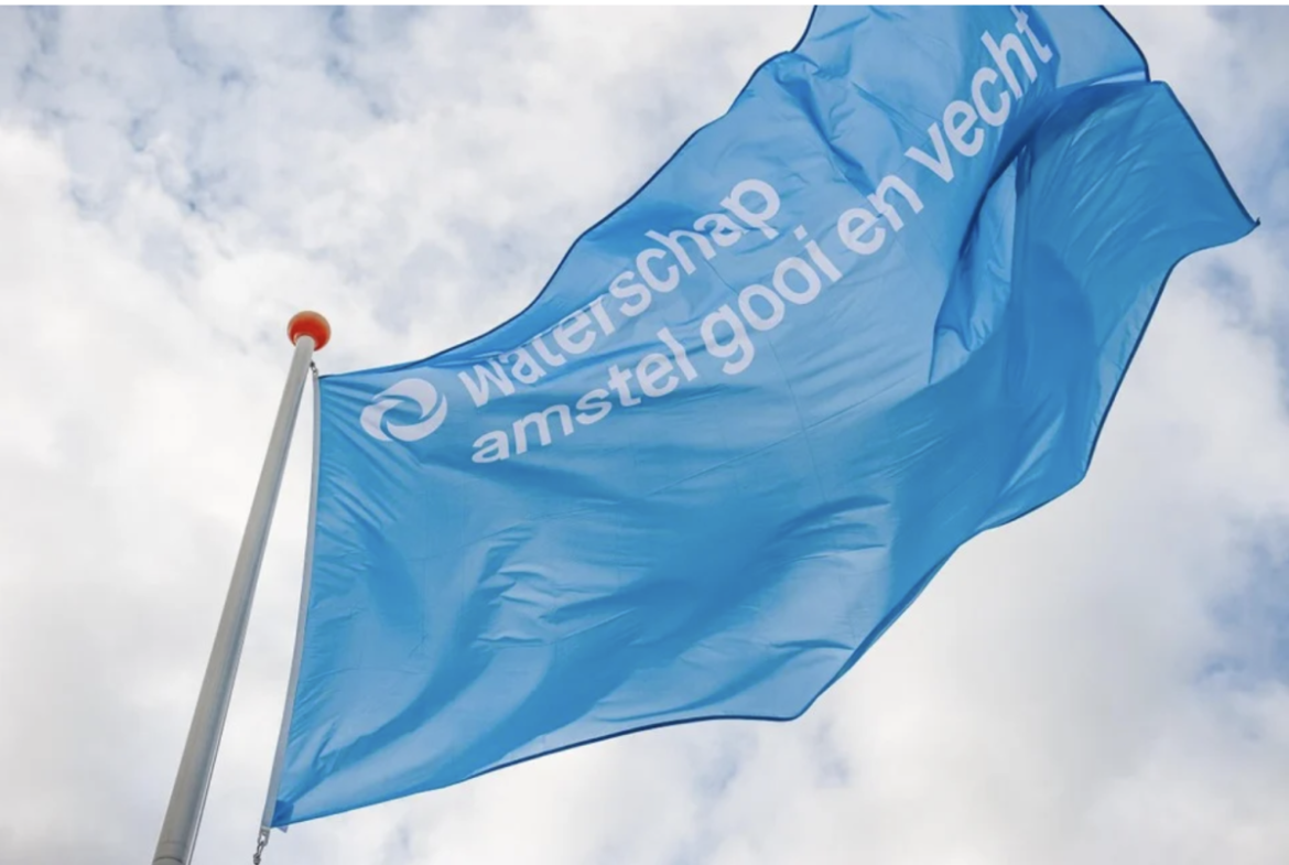 Gooi- en Eemlander: Het is een rommeltje bij Waterschap Amstel Gooi en Vecht. Problemen met geld, veiligheid en belastingen.
