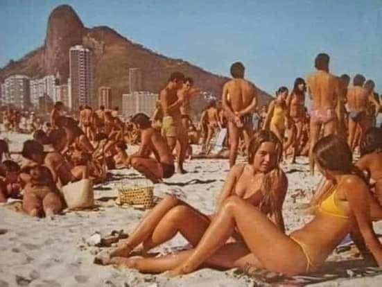 Opvallend: Une plage en 1970.