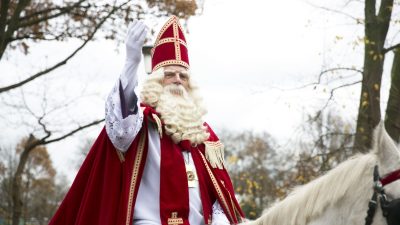 Zaterdag 14.00 uur komt de Goedheiligman aan in Laren