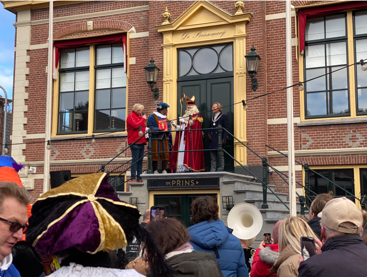 (fotorepo) Sinterklaas feestelijk binnengehaald in Laren