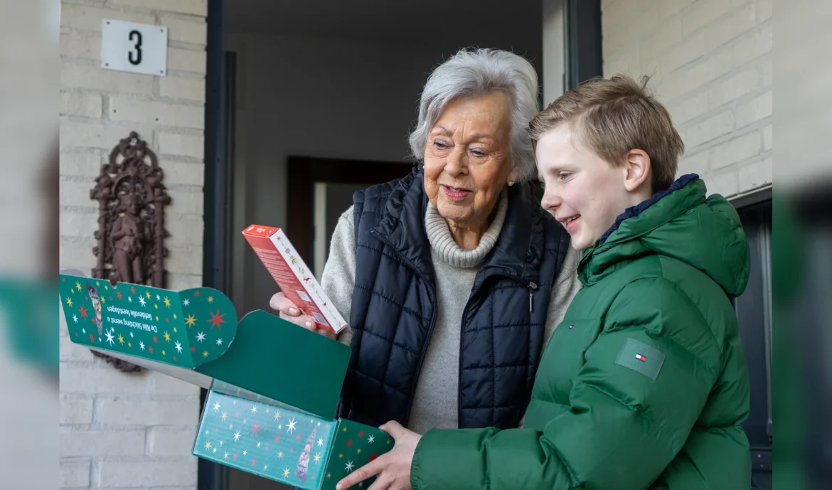 Liefdevolle aandacht voor 20.000 ouderen rond kerst door basisscholen en vrijwilligers