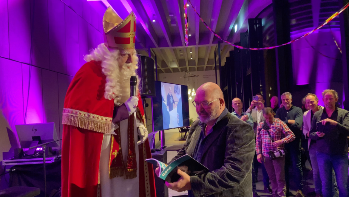 (fotorepo) Feestelijk afscheid van René Räkers, hoofd techniek Singer Laren