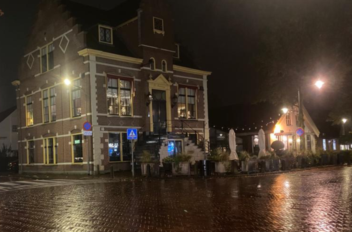 Verouderde straatverlichting in Laren wordt vernieuwd