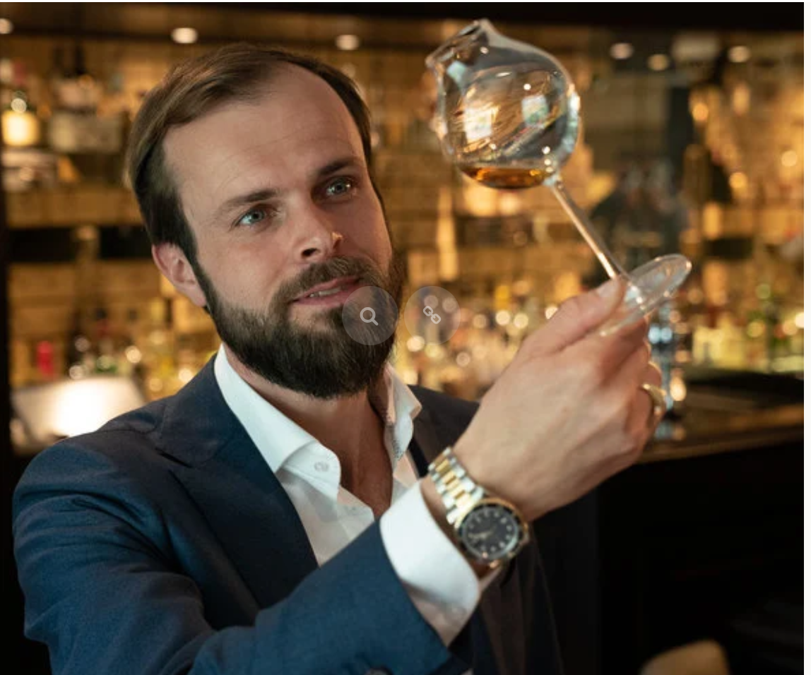 Laarder Henrik Krijnen heeft iets heel unieks: werelds oudste whisky