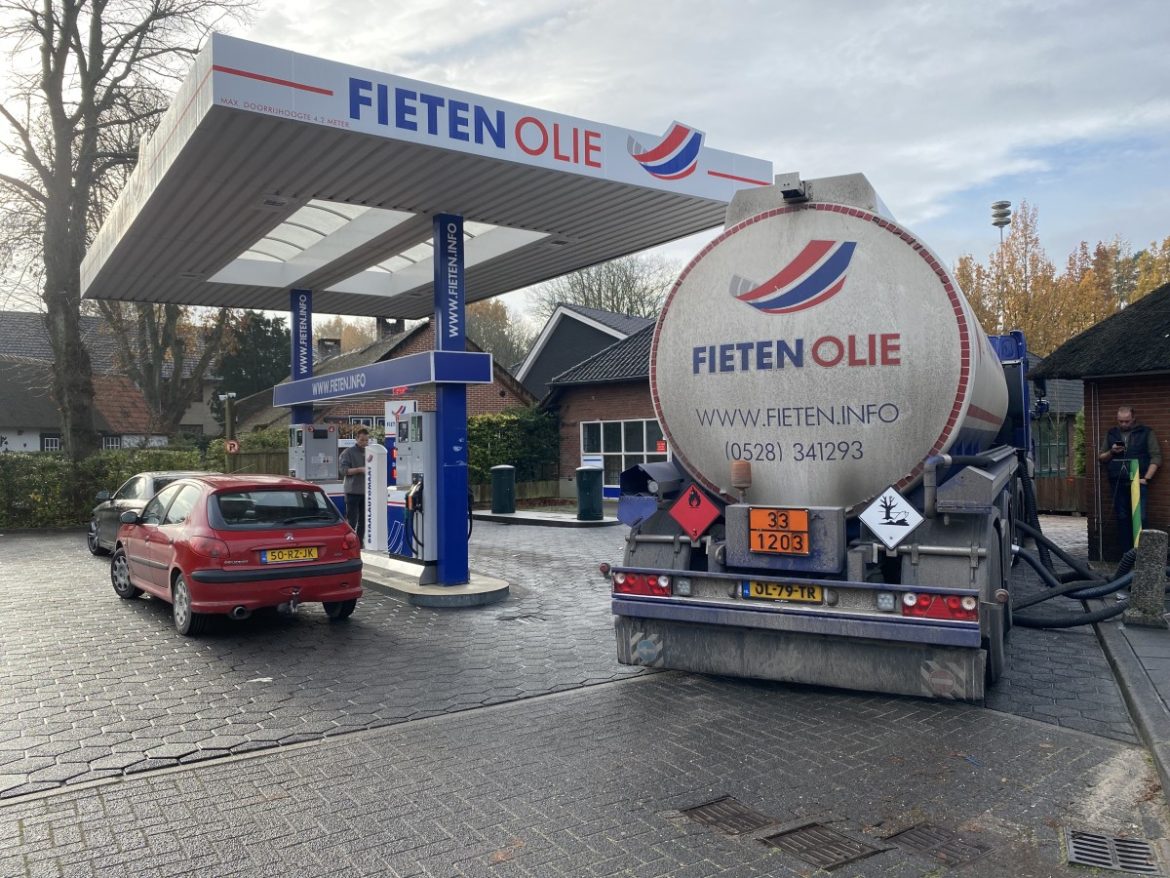 Benzine wordt weer goedkoper…