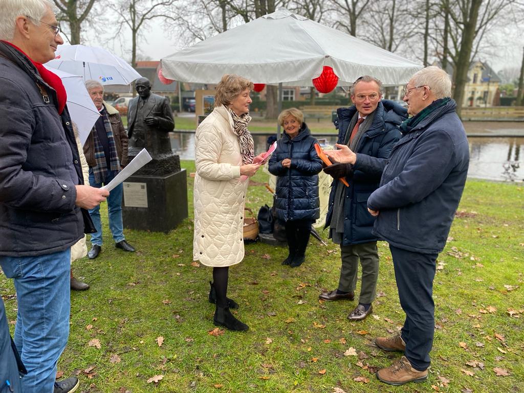 2203 handtekeningen voor behoud spiegelvijver-Coeswaerde