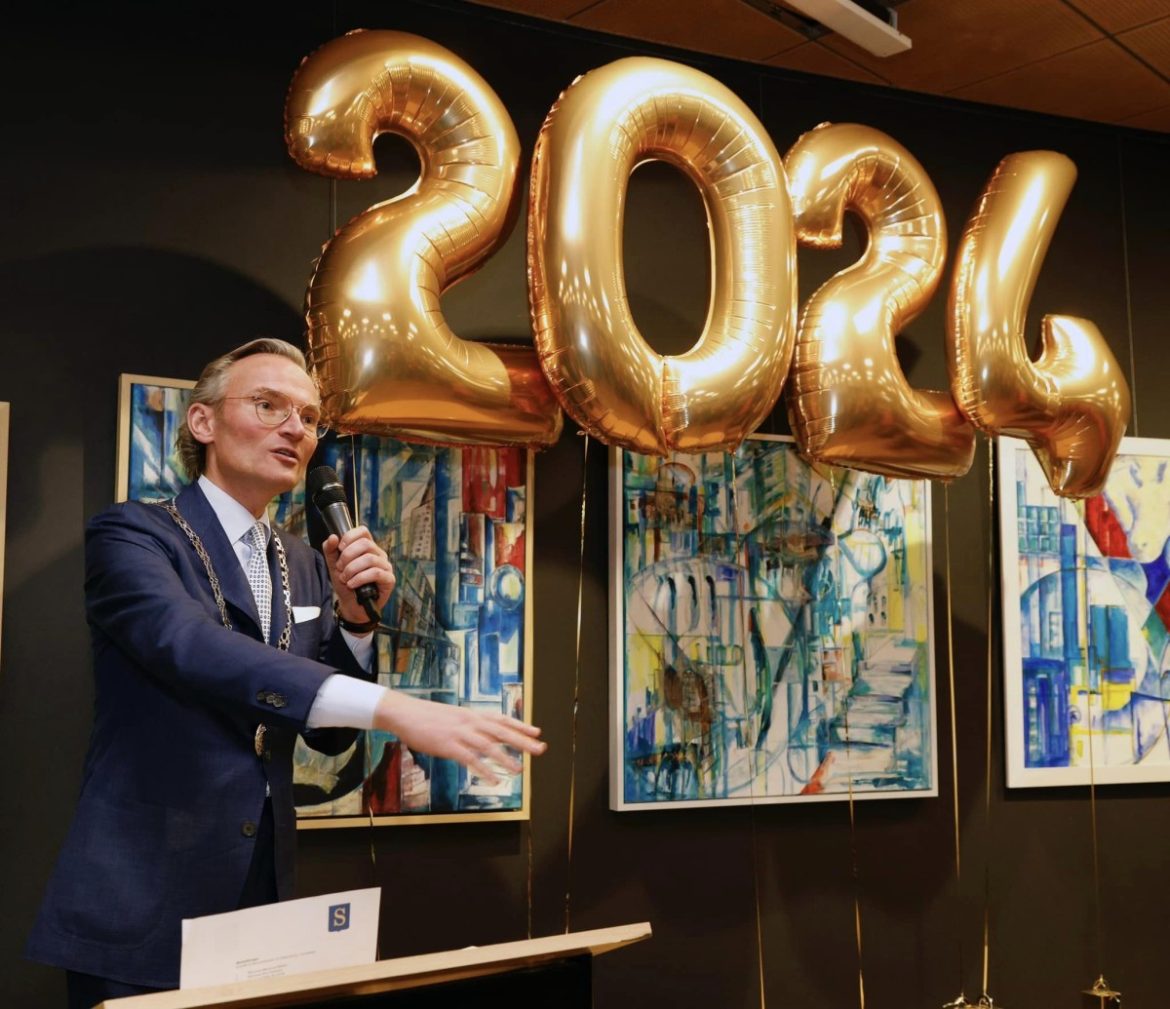 Bomvol Brinkhuis bij de nieuwjaarsreceptie van de gemeente Laren.