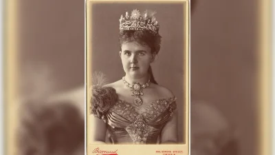 Historicus Pieter Hoogenraad vertelt over koningin Emma: ‘De redster van de monarchie’