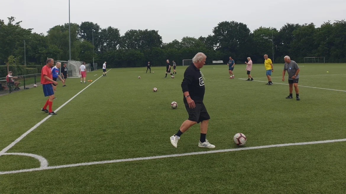 Ol’ Blacks van SV Laren´99 doet mee aan eerste competitiewedstrijd Walking Football