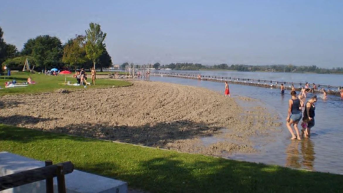 Wijdemeren krijgt een naaktstrand: veel vraag van gasten homocamping