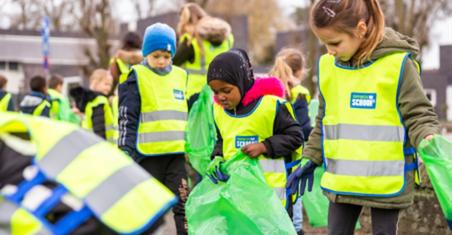 Freek Vonk: ‘Het is belangrijk dat leerlingen hun mouwen opstropen en de rommel rond hun school opruimen’