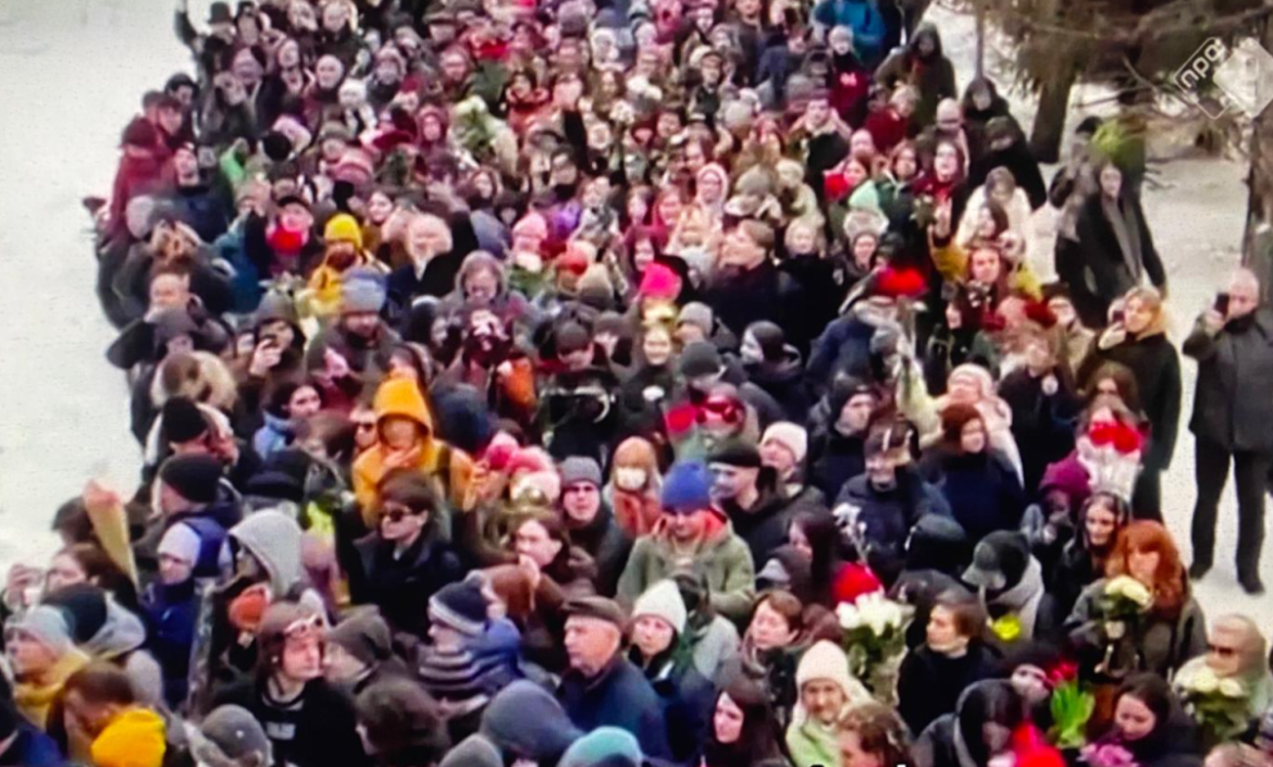 Uitvaart Navalny in Moskou grootste politieke demonstratie sinds jaren