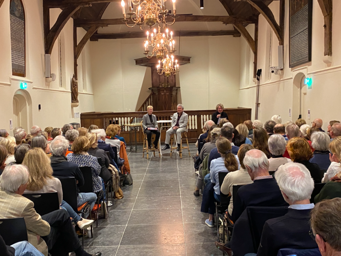 Boeiende en aangrijpende avond in Johanneskerk met journalist Coen Verbraak