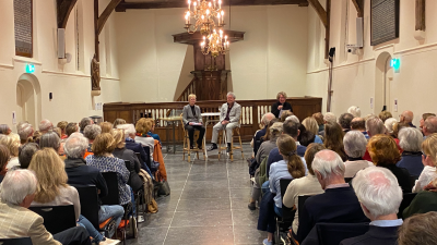 Boeiende en aangrijpende avond in Johanneskerk met journalist Coen Verbraak