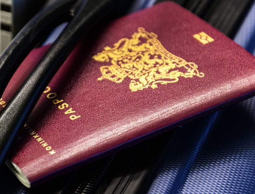 Vraag op tijd een nieuw paspoort of identiteitskaart aan