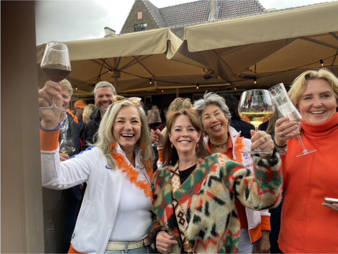 (fotorepo) Laren gaat op oranje!