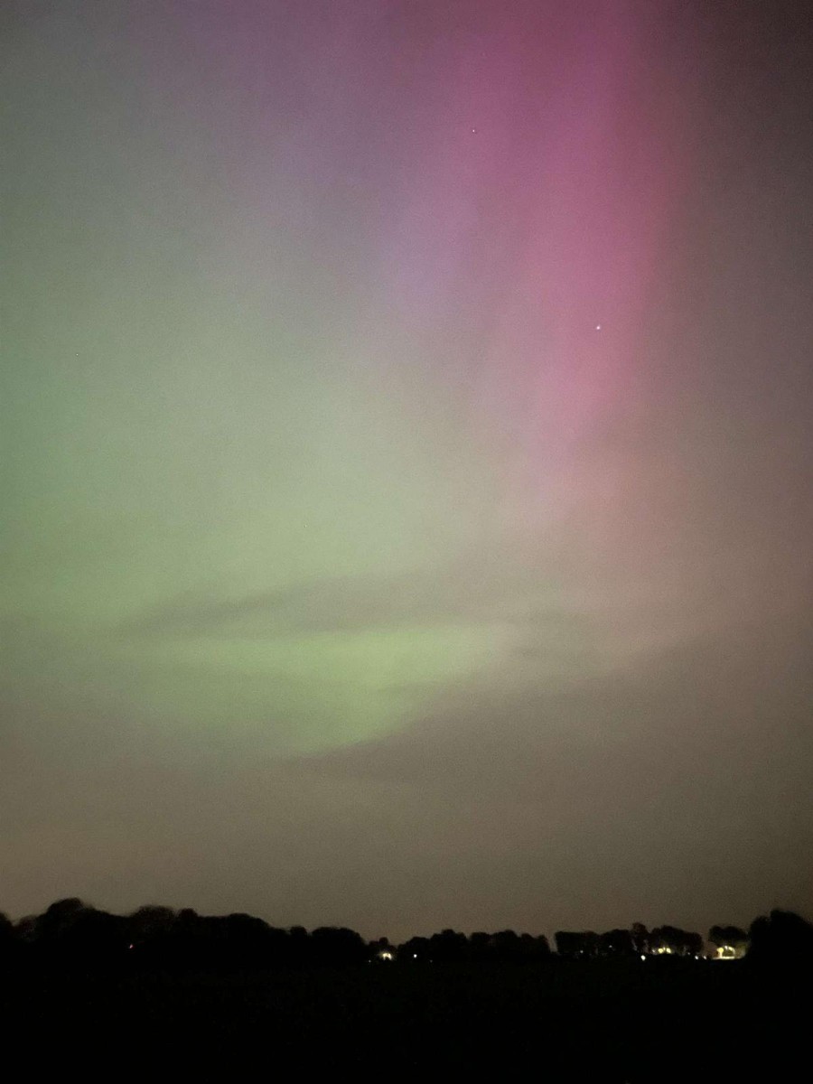 Uniek noorderlicht vannacht boven polder Eemnes