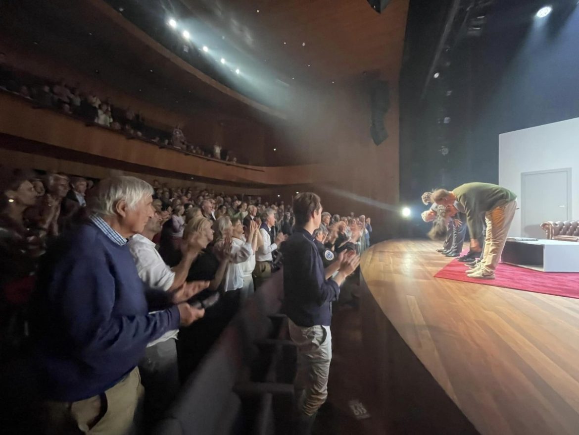 Groot succes voor  toneelgezelschap de Papegaai  met ‘Cloaca’ in Singertheater