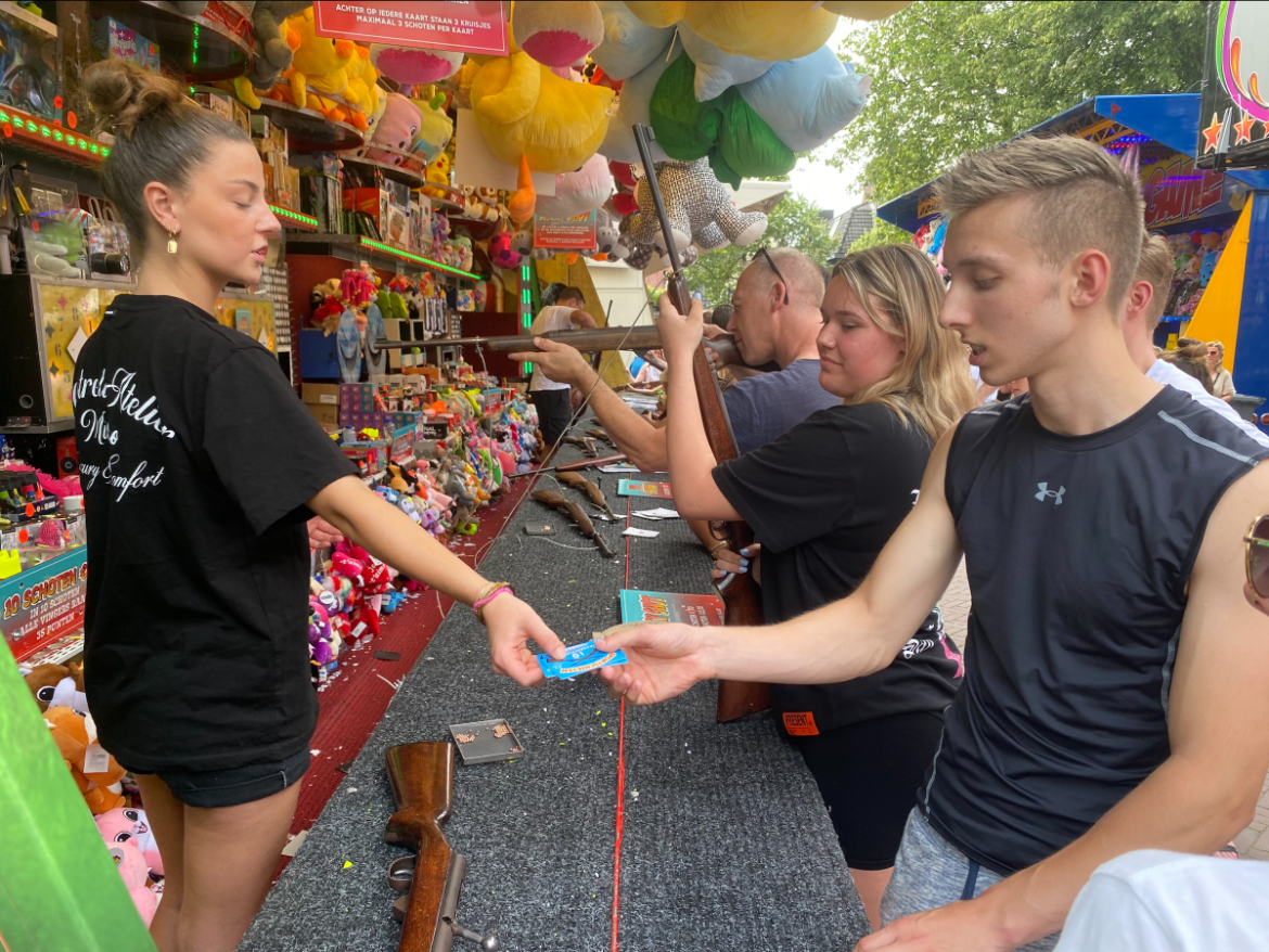 Larense kermis gaat toch om 23.00 uur dicht