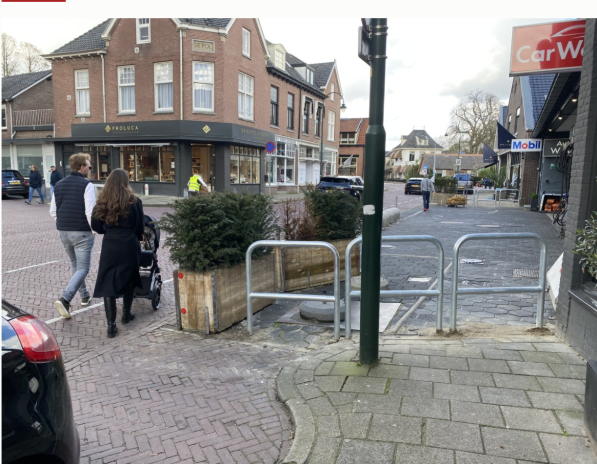 Bespottelijke  levensgevaarlijke situatie bij Naarderstraat duurt voort!