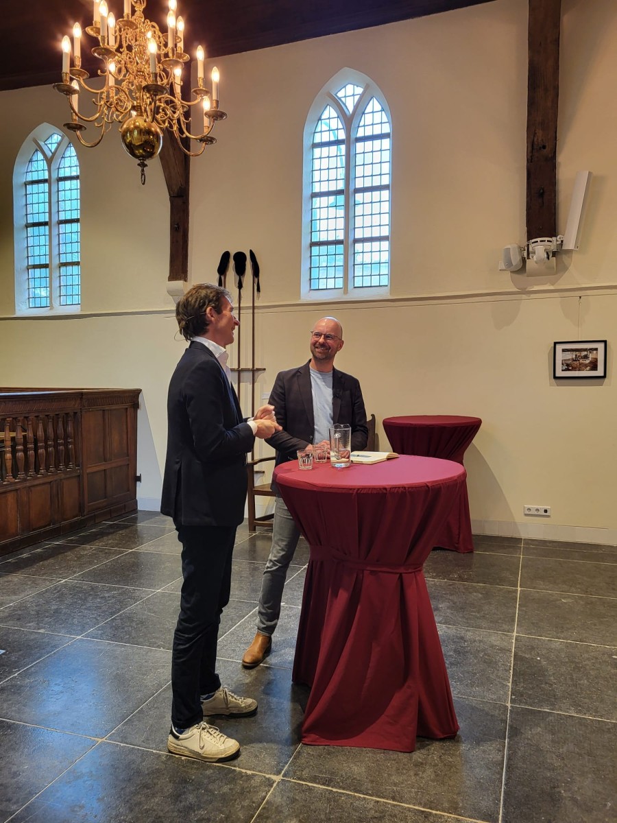 Vrolijke avond bij Larense Boekhandel in Johanneskerk