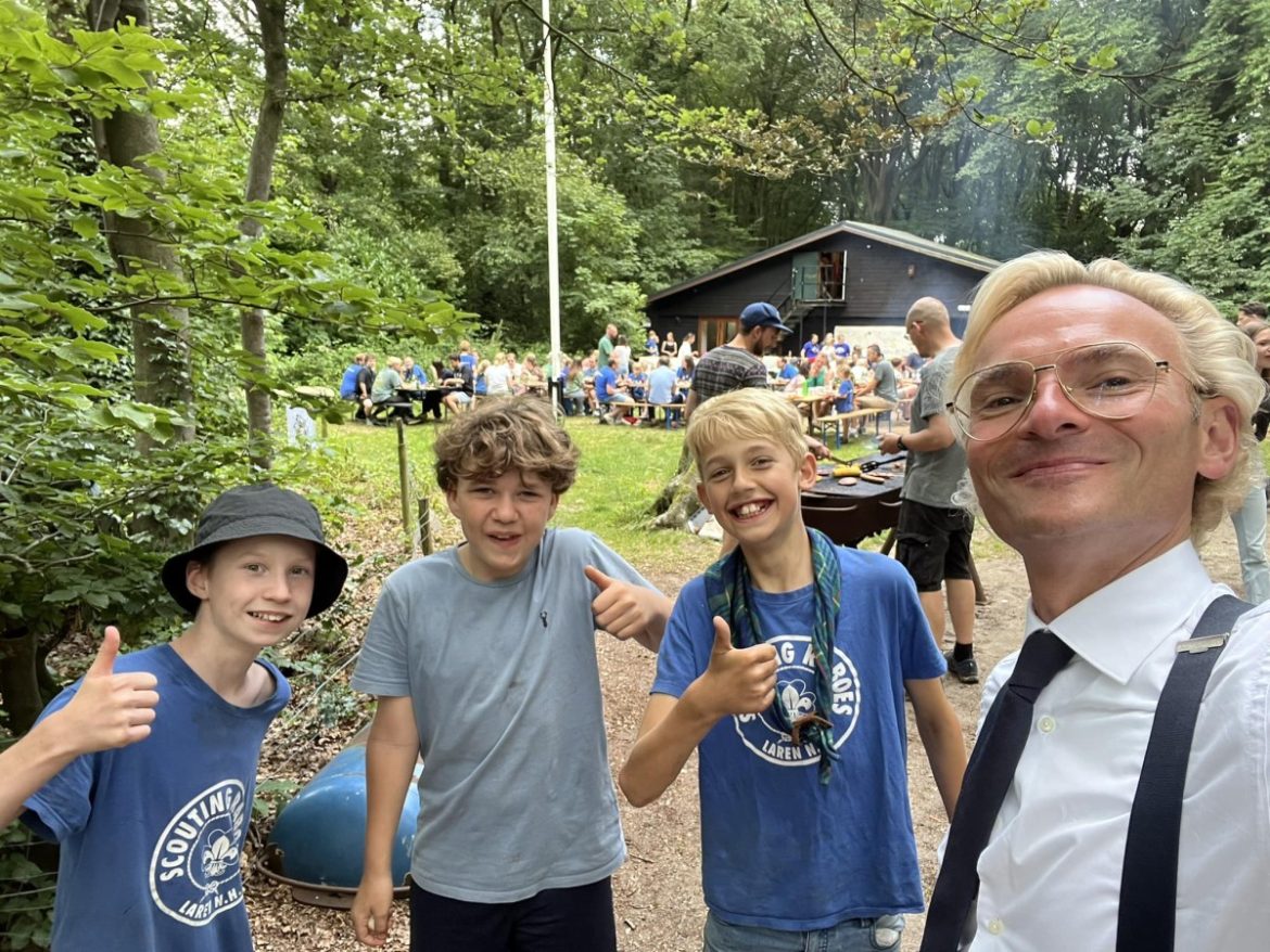 Volle bak bij zomerbarbacue Scouting Raboes