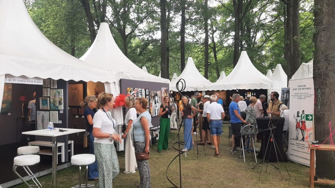 Art Laren ,de feestelijke kunstbeurs op de Larense Brink: de laatste dag