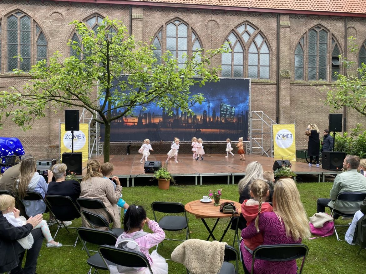 Kom gezellig langs voor het Zomer-, muziek-, en Dans Festival in kloostertuin van het Brinkhuis!