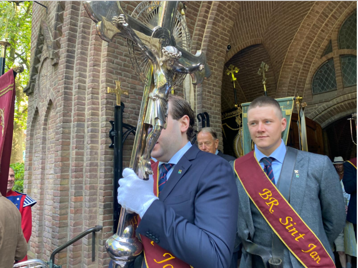 (Fotorepo)Sint Jan middenin de belangstelling : dank aan alle fotografen