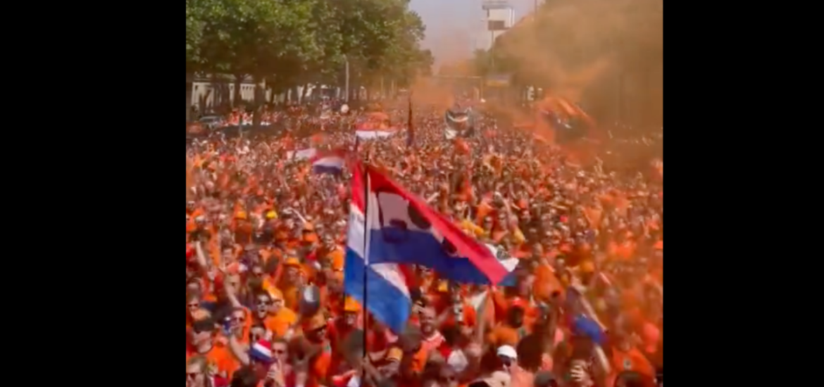 De KNVB schat dat er zo’n veertigduizend supporters in de Duitse hoofdstad zijn.