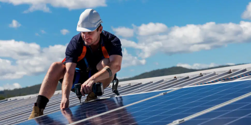 Laren verduurzaamt flink: nergens in de regio liggen zoveel zonnepanelen