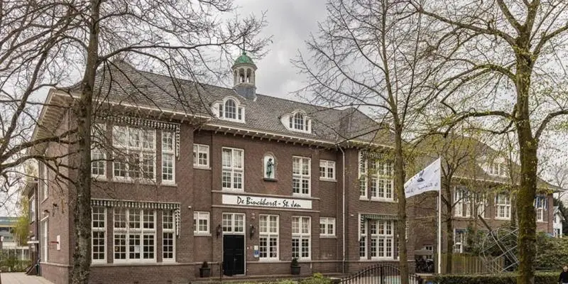 Larense basisschool zoekt oud-leerlingen en oud-leraren voor reünie 110-jarig jubileum