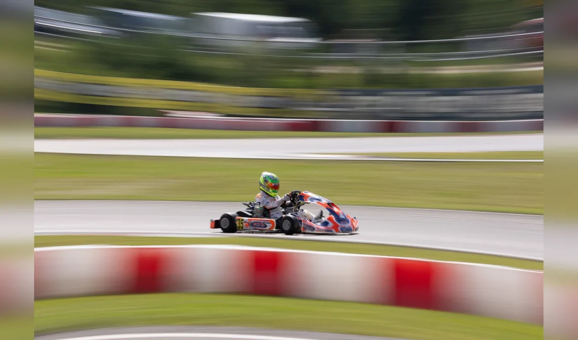 Didier Kreeft (12) uit Blaricum verrast in Europese kartfinale: ‘Ik wil zoveel mogelijk winnen’