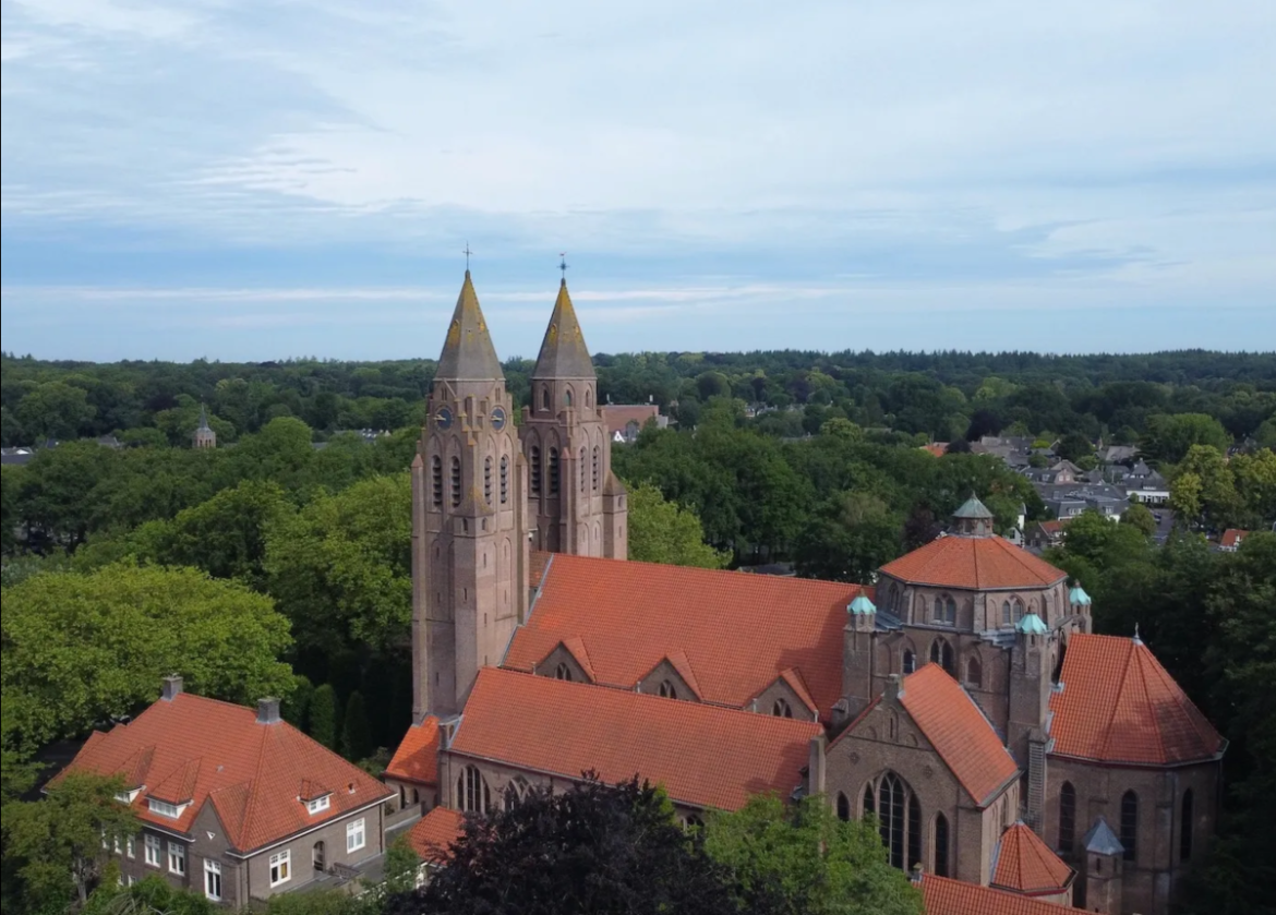 Basiliek van boven…