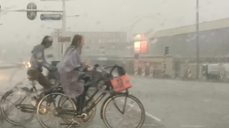 Eind van de middag: regen, hagel  en hevige onweersbuien: het kan gaan spoken!