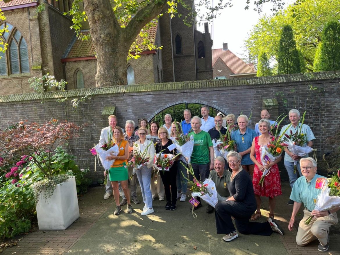 Bloemen voor gefinishte  4daagse lopers Nijmegen