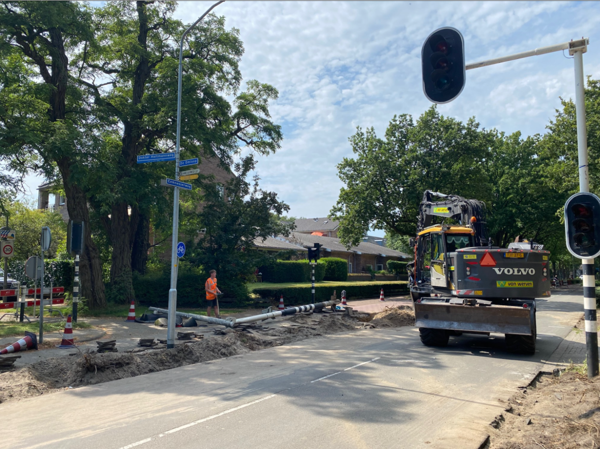 Stoplicht op Eemnesserweg geveld