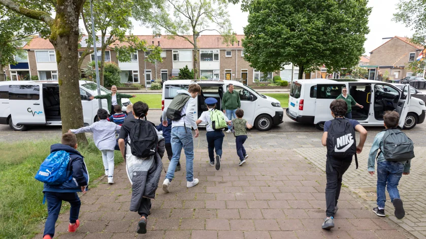 Leerlingen en ouders waarderen leerlingenvervoer in Gooi en Vechtstreek met dikke acht