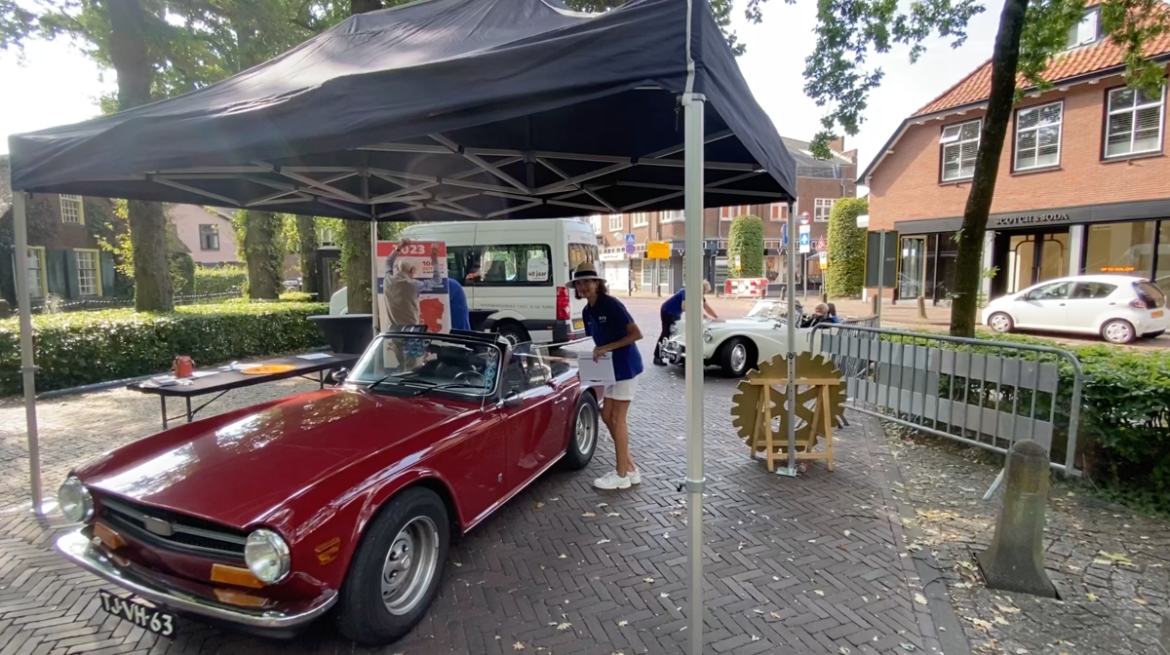 (fotorepo) Oldtimers rondrit voor Goede doel