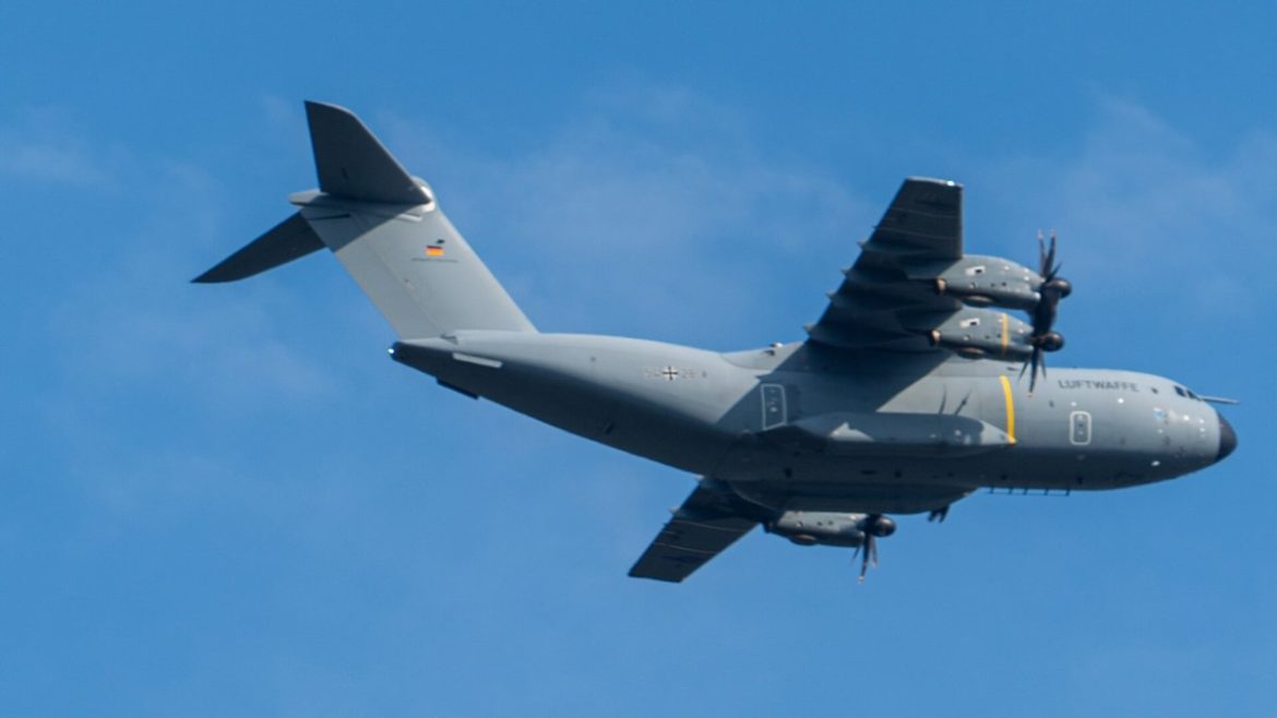 Internationale militaire oefening Falcon Leap vliegt over Laren