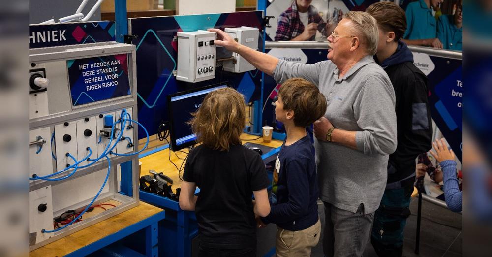 Gooise groep 8-leerlingen ervaren techniek op PET Event