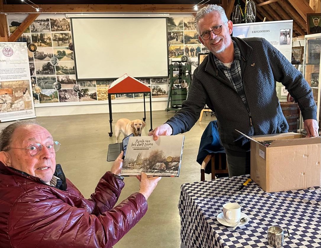 Boek ‘Parels van het dorp Laren’ gearriveerd