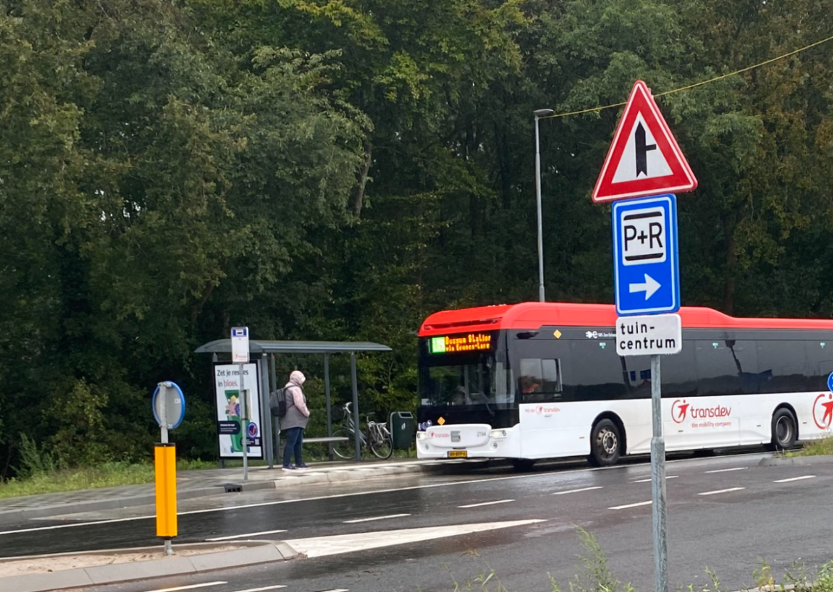 NIBUD:Auto en OV te duur voor 1 op 3 Nederlanders