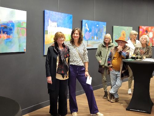 Expositie  ‘ KLEURENRIJK’  van Toinie van Schendel in het Brinkhuis